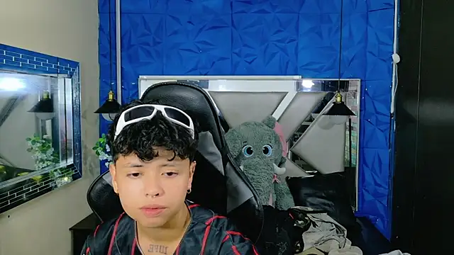 lunabustygirl online show from December 23, 6:44 am