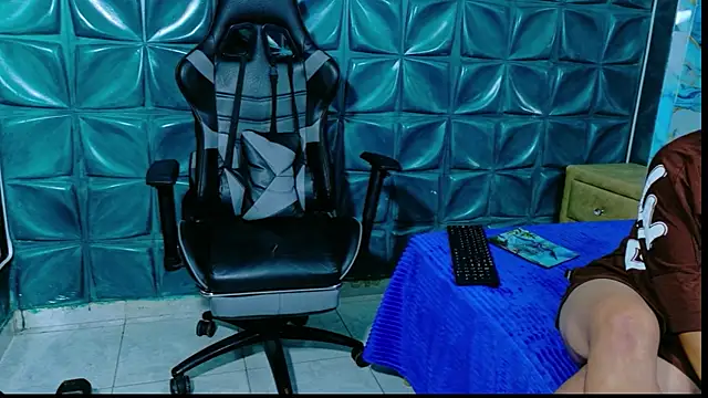 lunabustygirl online show from February 21, 1:23 pm