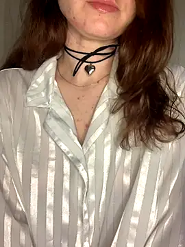 Snapshot of Alishiass399 chatting on November 19, 12:32 am Alishiass399 online show from November 19, 12:32 am