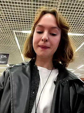 hani obsessed online show from December 1, 7:35 am