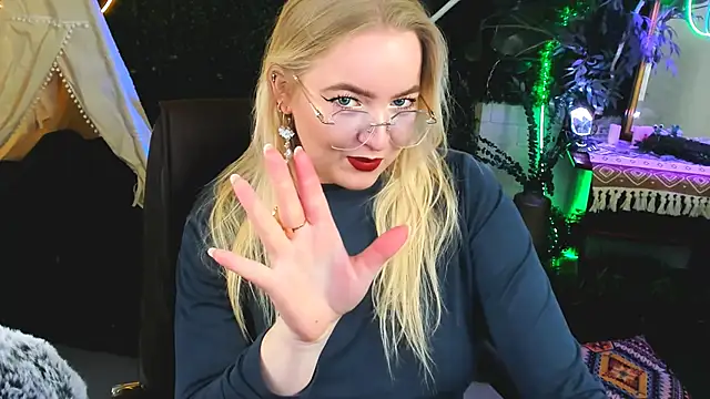 Snapshot of EllaPower chatting on November 18, 3:16 pm EllaPower online show from November 18, 3:16 pm