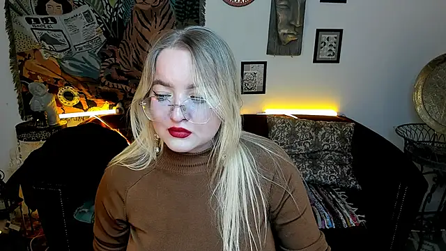 Snapshot of EllaPower chatting on November 20, 1:33 pm EllaPower online show from November 20, 1:33 pm