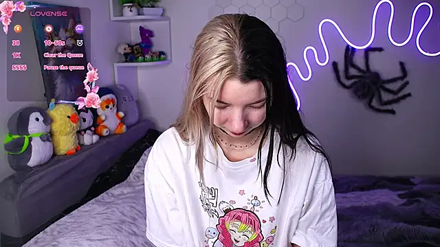 Emmie shy online show from April 12, 7:19 pm