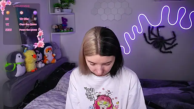 Emmie shy online show from April 13, 7:19 pm