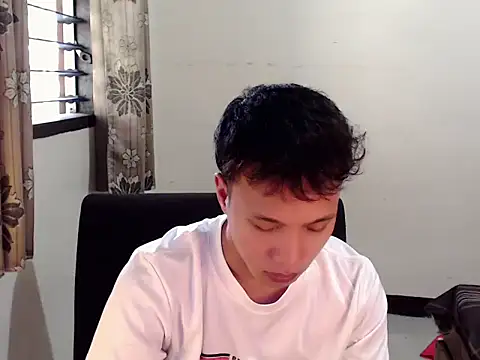 Snapshot of newgys chatting on February 17, 2:30 am newgys online show from February 17, 2:30 am