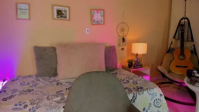 aghata jackson  online show from November 18, 2:54 pm