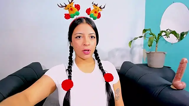 evelisse  online show from December 19, 3:57 am