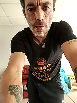 Snapshot of platone09 chatting on April 17, 1:36 pm platone09 online show from April 17, 1:36 pm