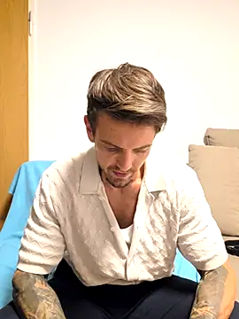 Snapshot of Mystery_Mark chatting on April 29, 4:11 pm Mystery Mark online show from April 29, 4:11 pm