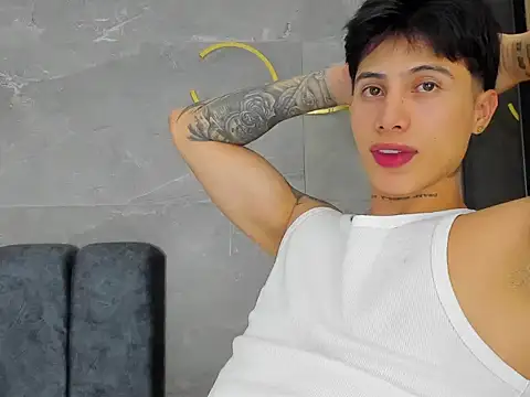 Snapshot of Klein_summer chatting on November 14, 11:02 pm Klein summer online show from November 14, 11:02 pm