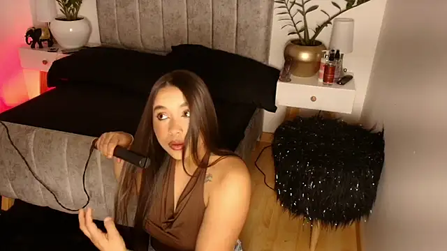 Snapshot of Lucy_Carson chatting on November 16, 1:44 am Lucy Carson online show from November 16, 1:44 am