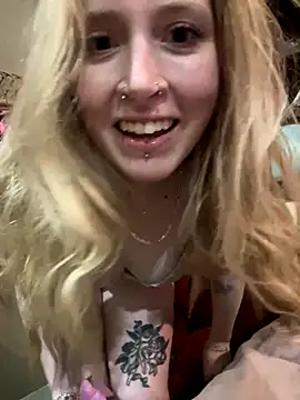 Snapshot of Bambii_Blue333 chatting on November 20, 9:58 pm Bambii Blue333 online show from November 20, 9:58 pm