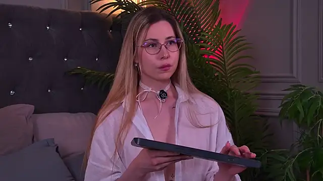 Snapshot of -SaraBlack- chatting on July 17, 4:23 pm -SaraBlack- online show from July 17, 4:23 pm