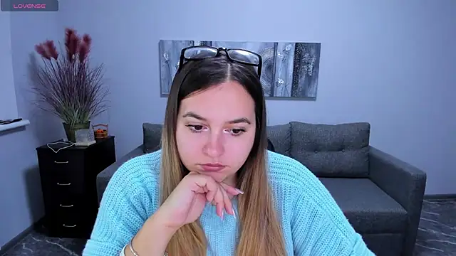 Maria Bond online show from December 1, 6:40 am