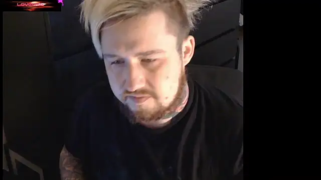 Snapshot of ThatAltGuy chatting on November 17, 12:00 pm ThatAltGuy online show from November 17, 12:00 pm