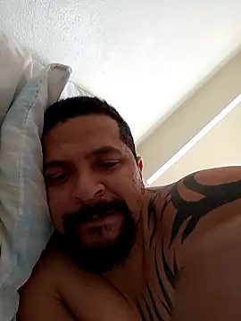 Snapshot of BuskedFester chatting on November 30, 8:24 pm BuskedFester online show from November 30, 8:24 pm