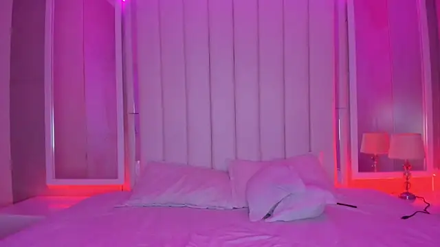 Kendall curves online show from March 27, 10:53 pm