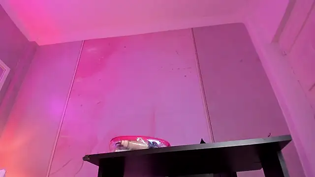 Kendall curves online show from April 11, 3:22 am