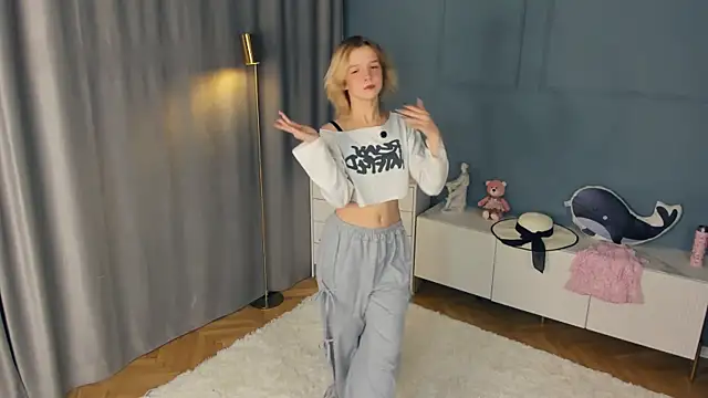 PhillisEsplin online show from November 20, 8:08 pm