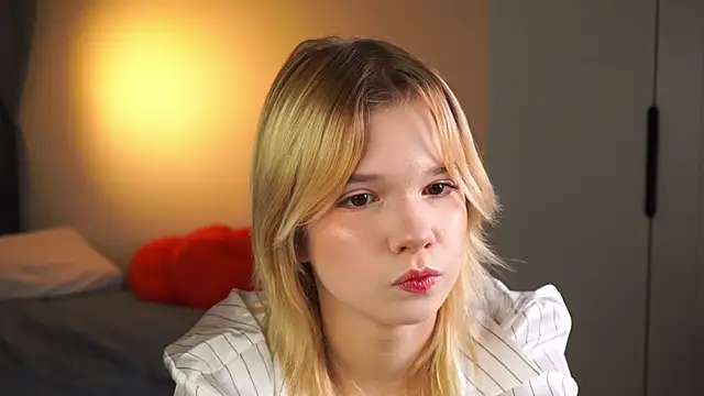 PhillisEsplin online show from November 23, 8:08 pm