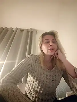 Snapshot of NaughtyClaudia_ chatting on February 6, 10:57 pm NaughtyClaudia online show from February 6, 10:57 pm