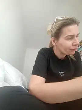 Snapshot of NaughtyClaudia_ chatting on February 24, 10:24 am NaughtyClaudia online show from February 24, 10:24 am