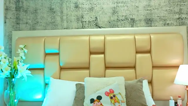 Snapshot of SelennaCooper chatting on November 28, 11:35 am SelennaCooper online show from November 28, 11:35 am