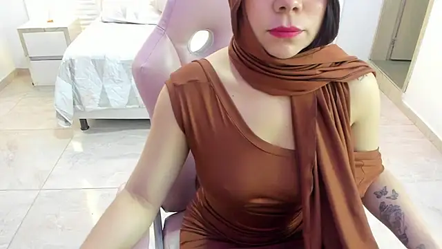 Snapshot of Tahira_bakir chatting on November 18, 3:38 pm Tahira bakir online show from November 18, 3:38 pm