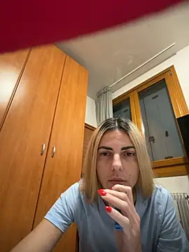 Snapshot of feliciafelon chatting on December 5, 8:27 pm feliciafelon online show from December 5, 8:27 pm