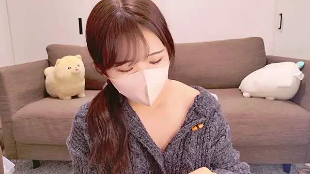Snapshot of Nemu_chan_ chatting on April 27, 10:35 am Nemu chan online show from April 27, 10:35 am