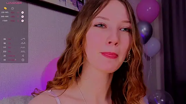 Snapshot of Alisavine chatting on April 22, 6:09 pm Alisavine online show from April 22, 6:09 pm
