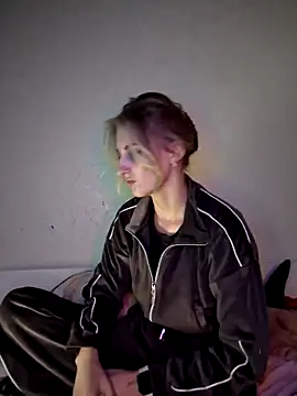 carolinakis  online show from December 1, 9:53 pm