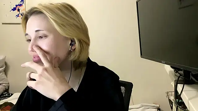 Snapshot of zxctoxic chatting on November 17, 4:46 pm zxctoxic online show from November 17, 4:46 pm