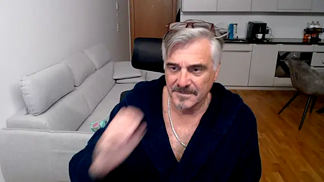 Buidapest online show from November 22, 4:11 am