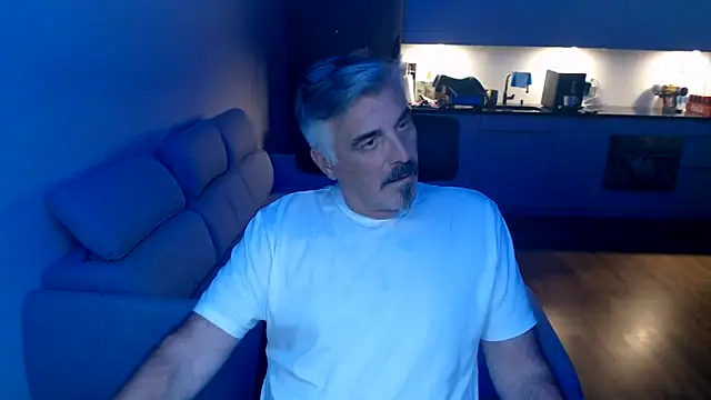 Buidapest online show from February 1, 3:10 pm