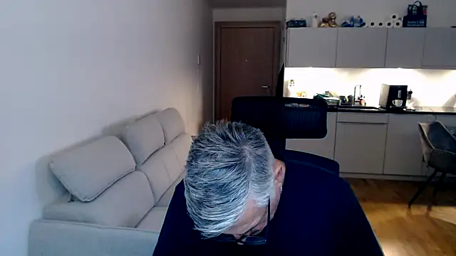 Buidapest online show from February 14, 5:32 pm