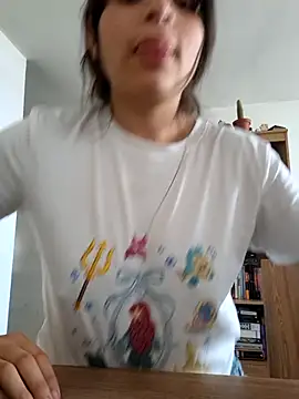 Emyii  online show from July 22, 2:31 pm