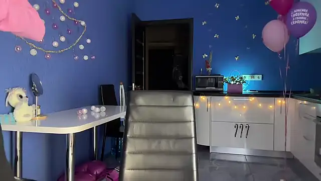 Snapshot of Jolienne chatting on December 18, 6:58 pm Jolienne online show from December 18, 6:58 pm