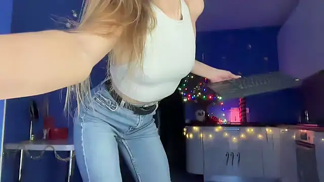 Snapshot of Jolienne chatting on January 5, 7:06 pm Jolienne online show from January 5, 7:06 pm