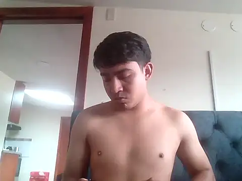 augustboyy online show from November 17, 2:45 pm