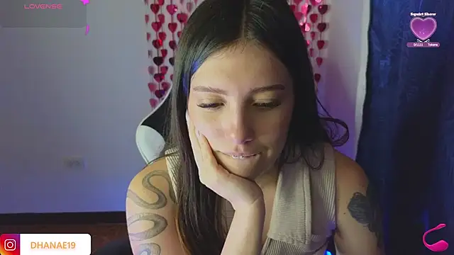 Snapshot of Dhanaee chatting on April 10, 10:14 pm Dhanaee online show from April 10, 10:14 pm