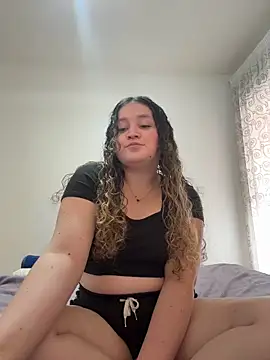 Snapshot of SulaySpain chatting on May 1, 4:22 pm SulaySpain online show from May 1, 4:22 pm