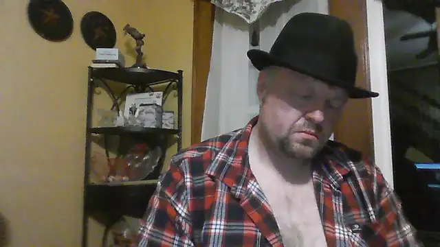 Snapshot of TheOneDonShaun chatting on November 21, 8:46 am TheOneDonShaun online show from November 21, 8:46 am