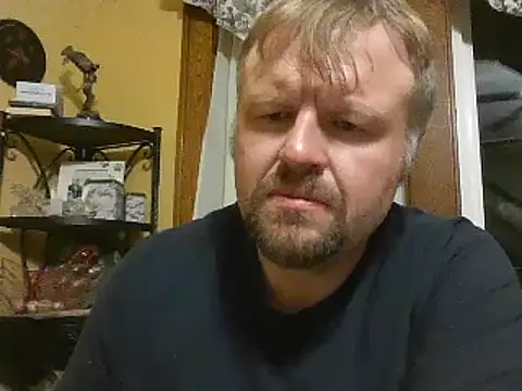 Snapshot of TheOneDonShaun chatting on December 3, 5:37 am TheOneDonShaun online show from December 3, 5:37 am