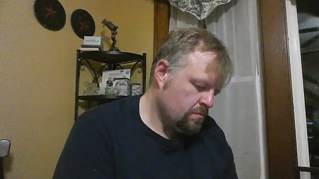 Snapshot of TheOneDonShaun chatting on December 15, 6:06 am TheOneDonShaun online show from December 15, 6:06 am