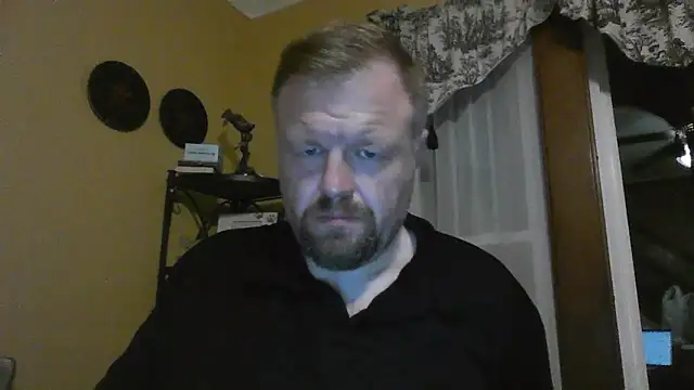 Snapshot of TheOneDonShaun chatting on December 20, 6:31 am TheOneDonShaun online show from December 20, 6:31 am