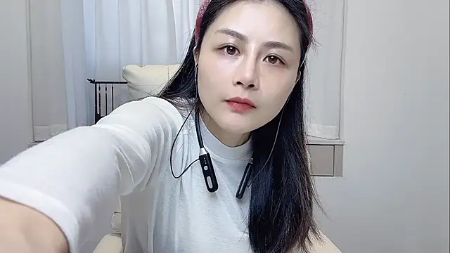 Snapshot of forzen-baby chatting on November 26, 6:47 am forzen-baby online show from November 26, 6:47 am