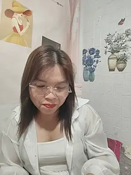 Snapshot of Cover-baa chatting on May 23, 10:14 pm Cover-baa online show from May 23, 10:14 pm