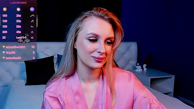 Snapshot of KiraRuiz chatting on February 17, 10:27 pm KiraRuiz online show from February 17, 10:27 pm