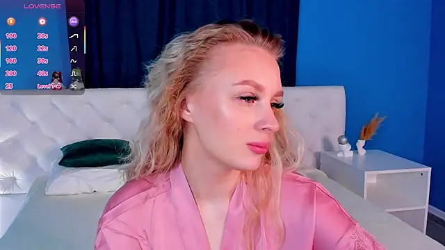 Snapshot of KiraRuiz chatting on February 22, 12:56 am KiraRuiz online show from February 22, 12:56 am